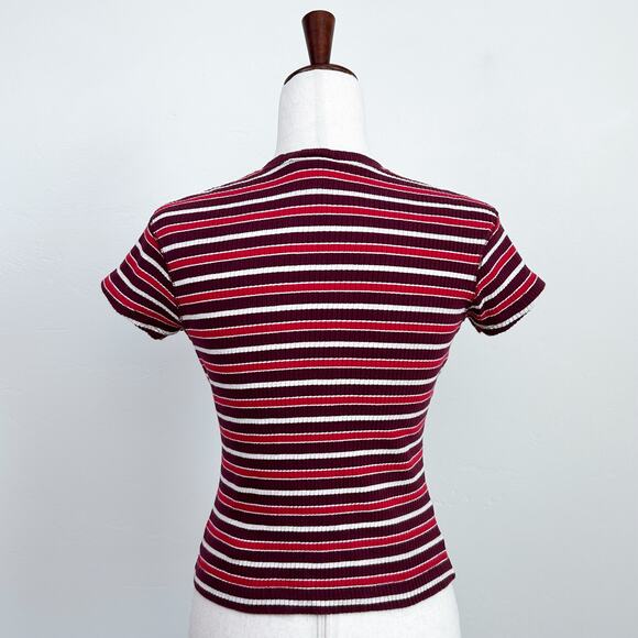 Retro 90s No Boundaries Striped Cropped Short Sleeve V-Neck Top - Picture 5 of 6